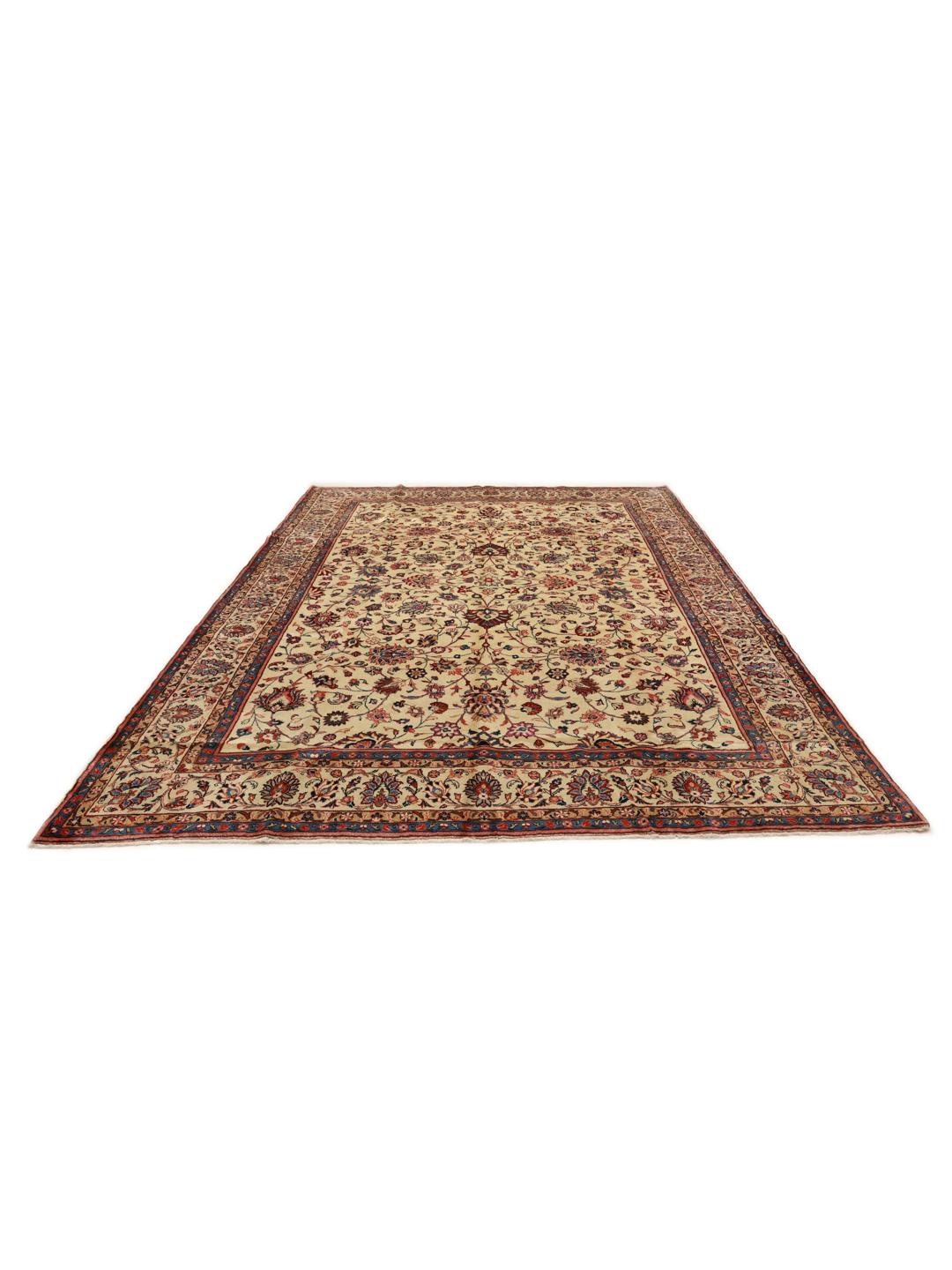 Met de hand geknoopt Yazd-tapijt uit het Midden-Oosten met een beige veld en bloemmotieven.