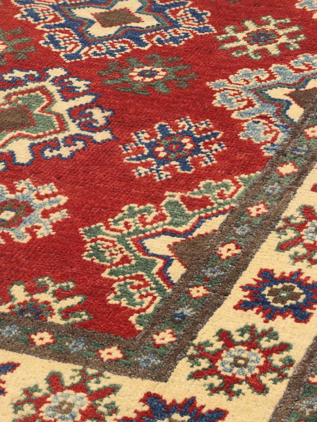 Handgeknüpfter afghanischer Kazak-Teppich in Rot mit geometrischen Motiven