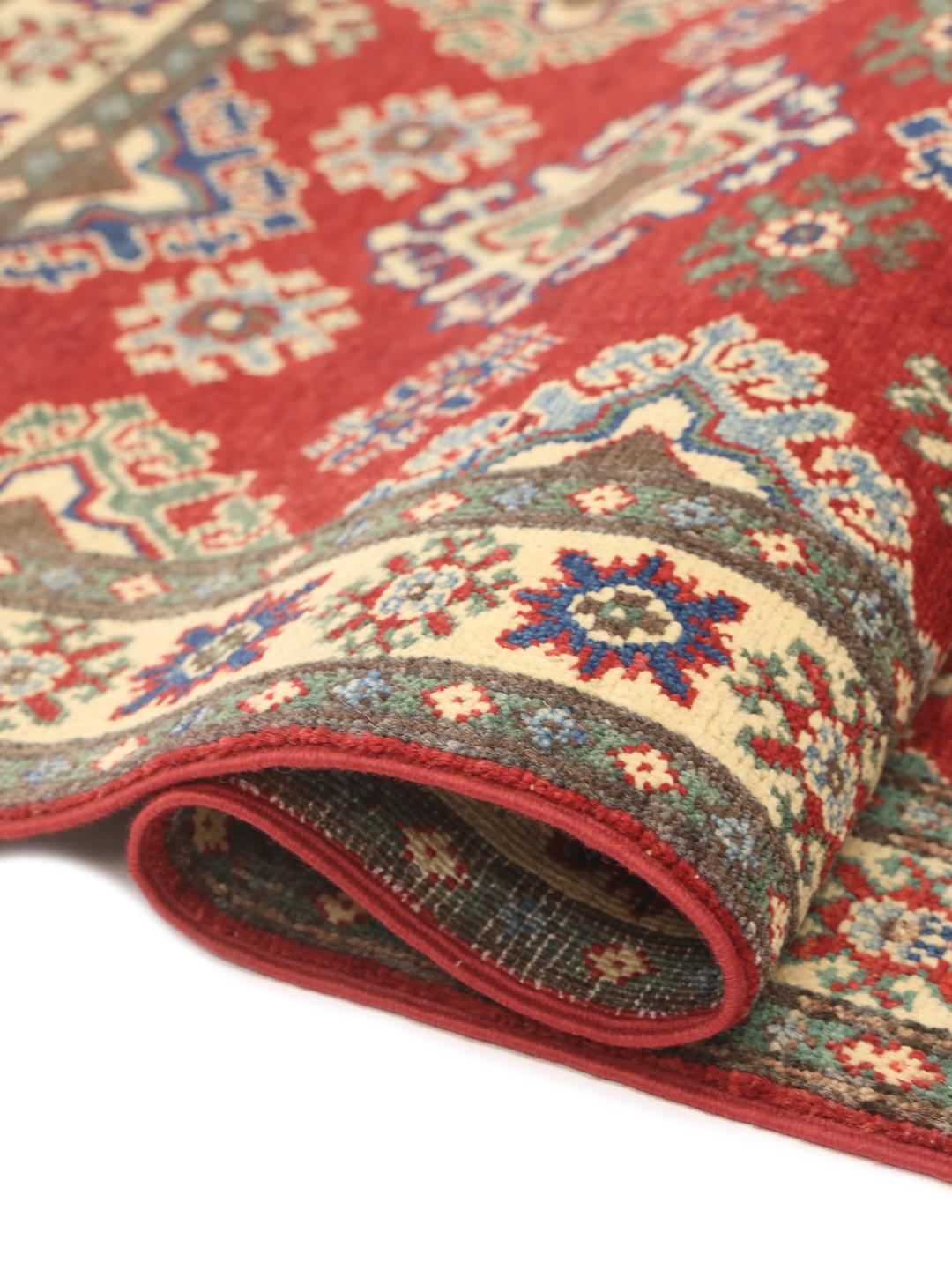 Handgeknüpfter afghanischer Kazak-Teppich in Rot mit geometrischen Motiven