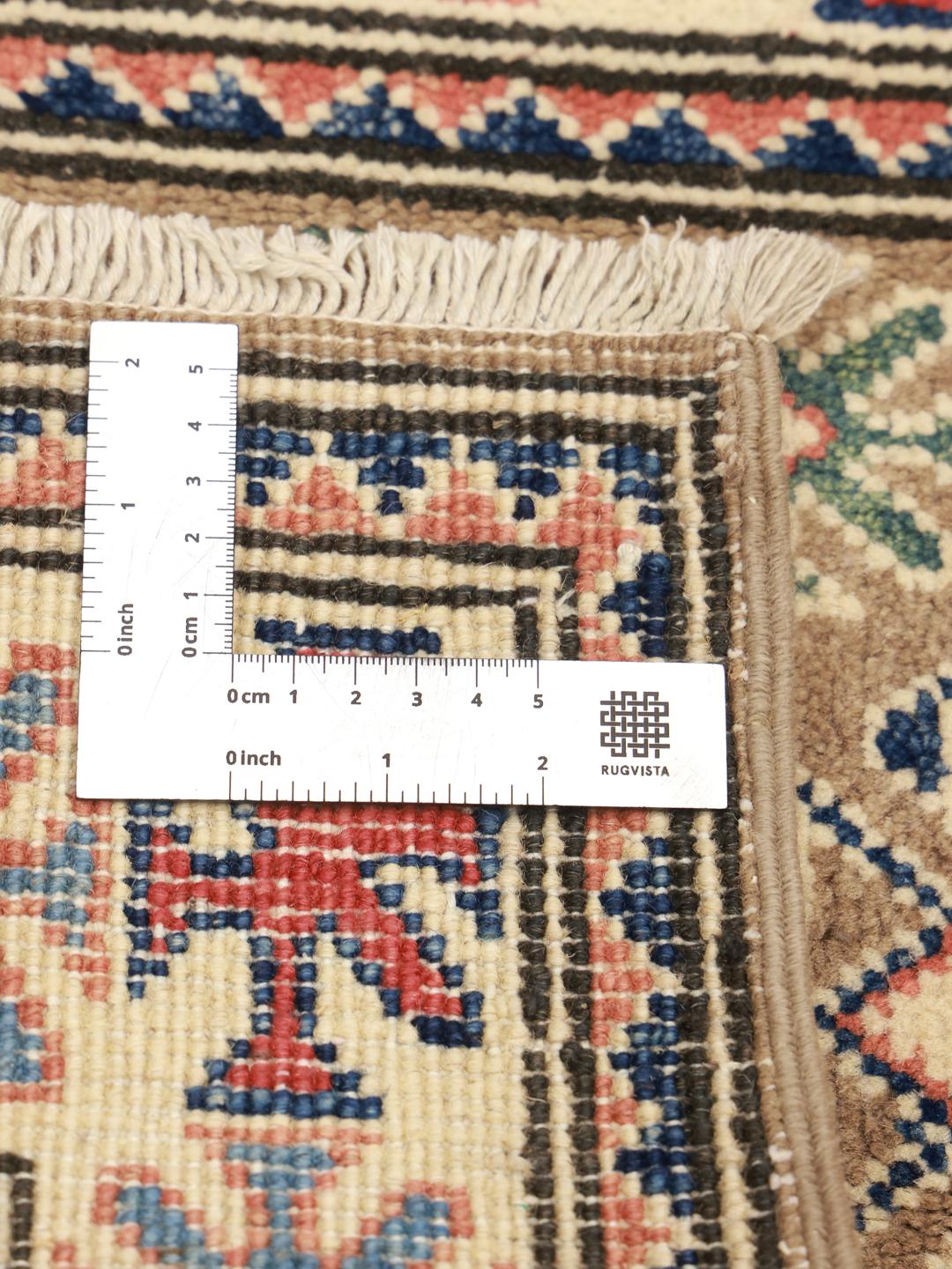 Handgeknoopt Kazak-tapijt uit Afghanistan met bruine, rode en blauwe geometrische motieven.