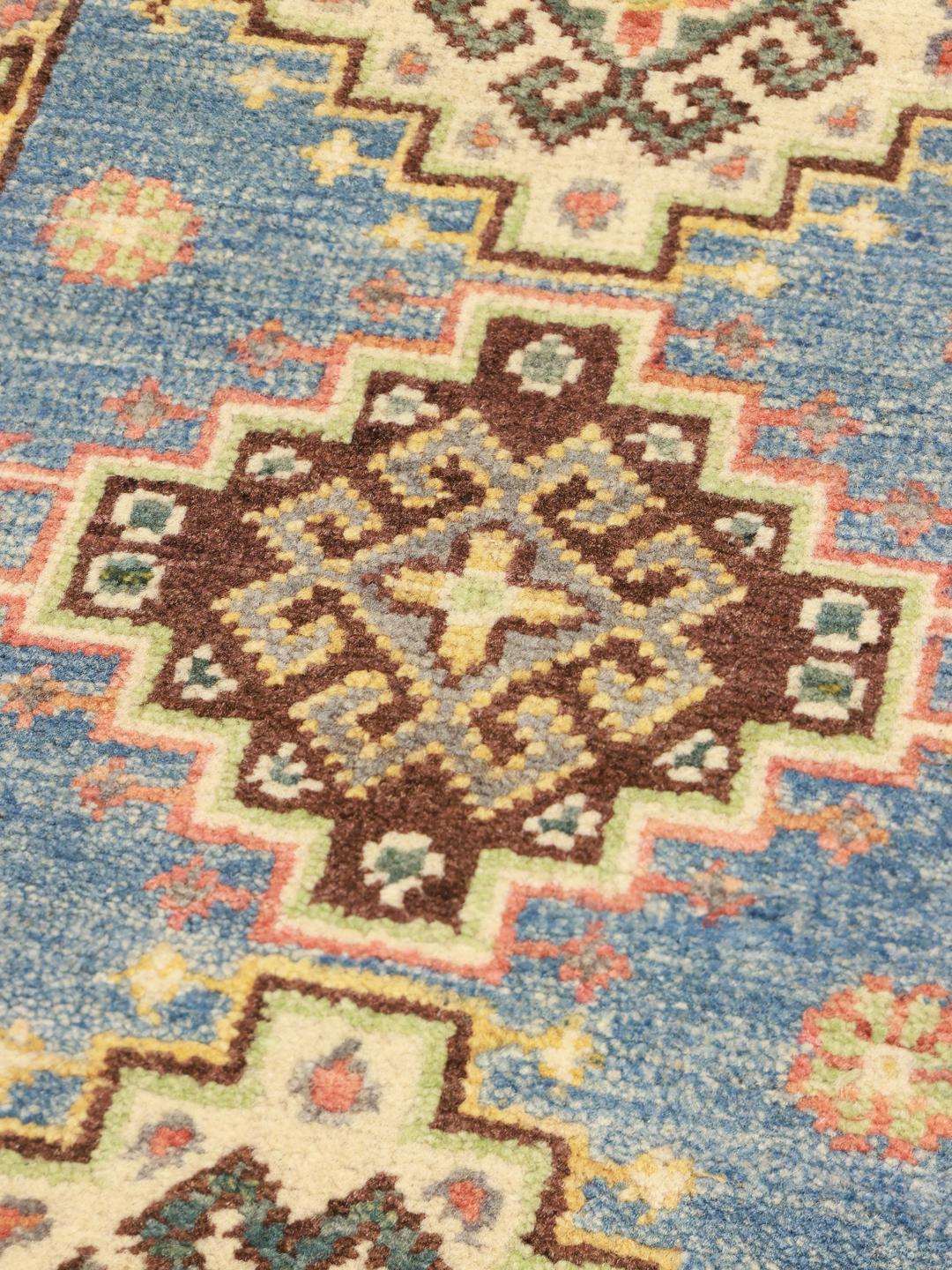 Covor Kazak înnodat manual din Afganistan cu modele albastre și geometrice