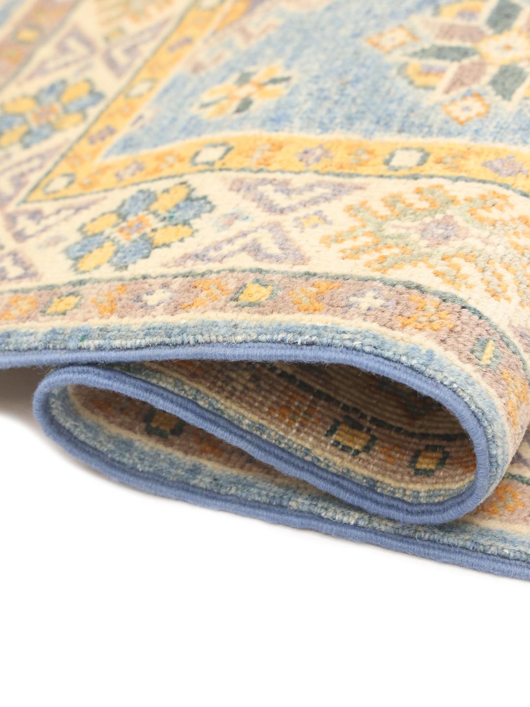Handgeknoopt Afghaans Kazak-tapijt met een blauw veld en geometrische motieven