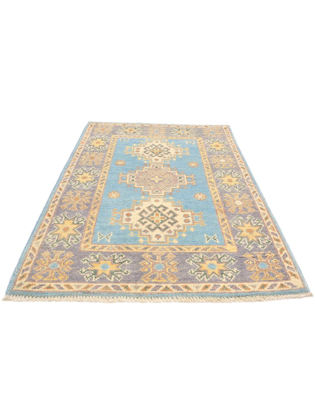 Handgeknoopt Afghaans Kazak-tapijt met blauwe achtergrond en geometrische motieven.