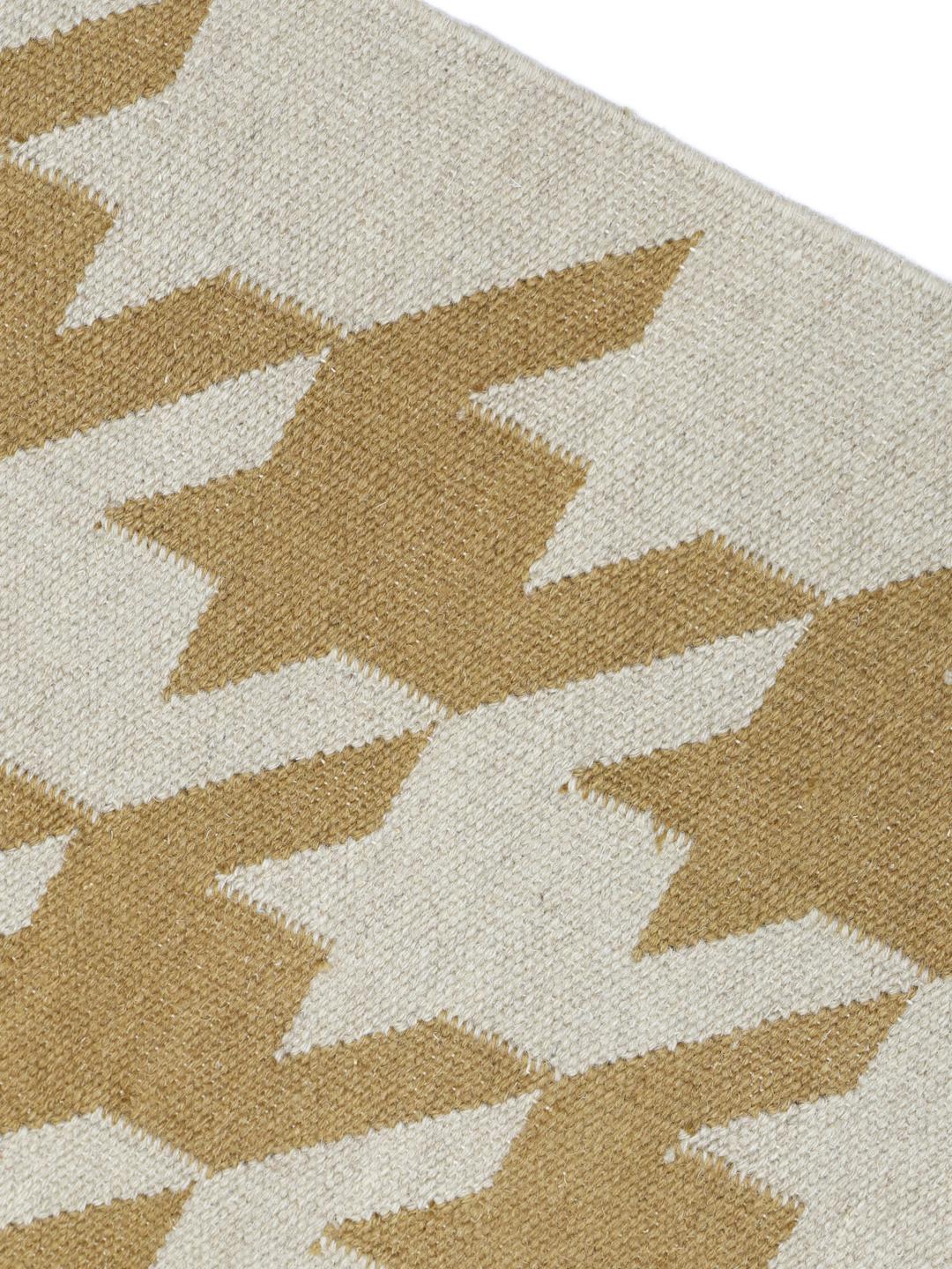 Beige en bruin tapijt met houndstooth-patroon