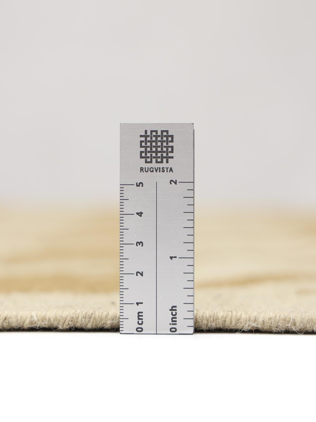 Beige og brunt tæppe med houndstooth-mønster