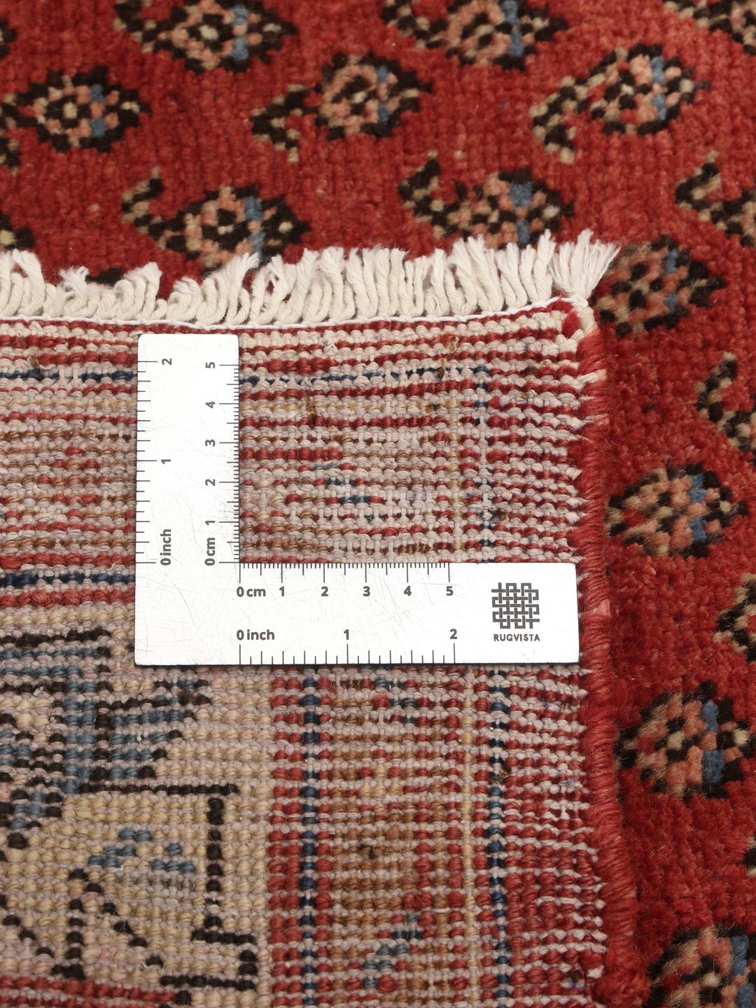 Handgeknoopte rode Arak loper met ingewikkelde geometrische patronen