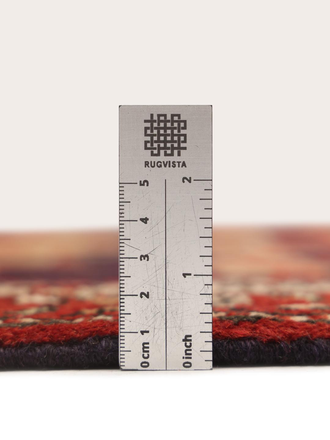 Een handgeknoopte Ardebil loper met gedurfde geometrische patronen in veelkleurige tinten, afkomstig uit het Midden-Oosten.
