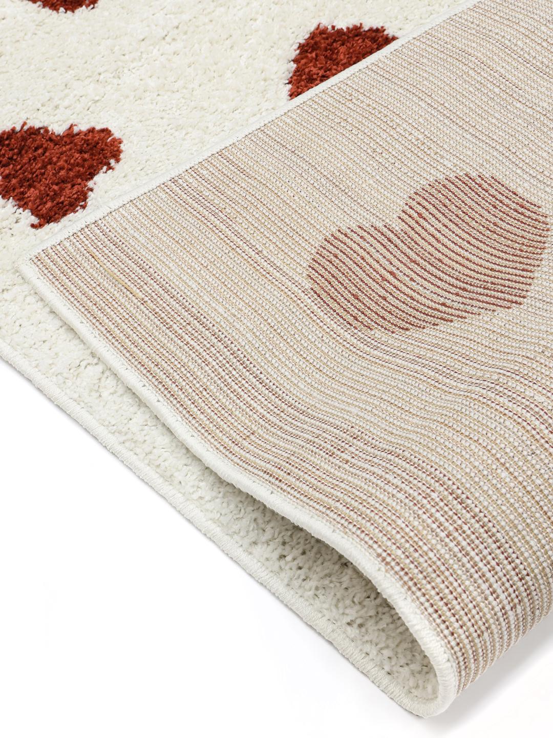 Offwhite en rood hoogpolig vloerkleed