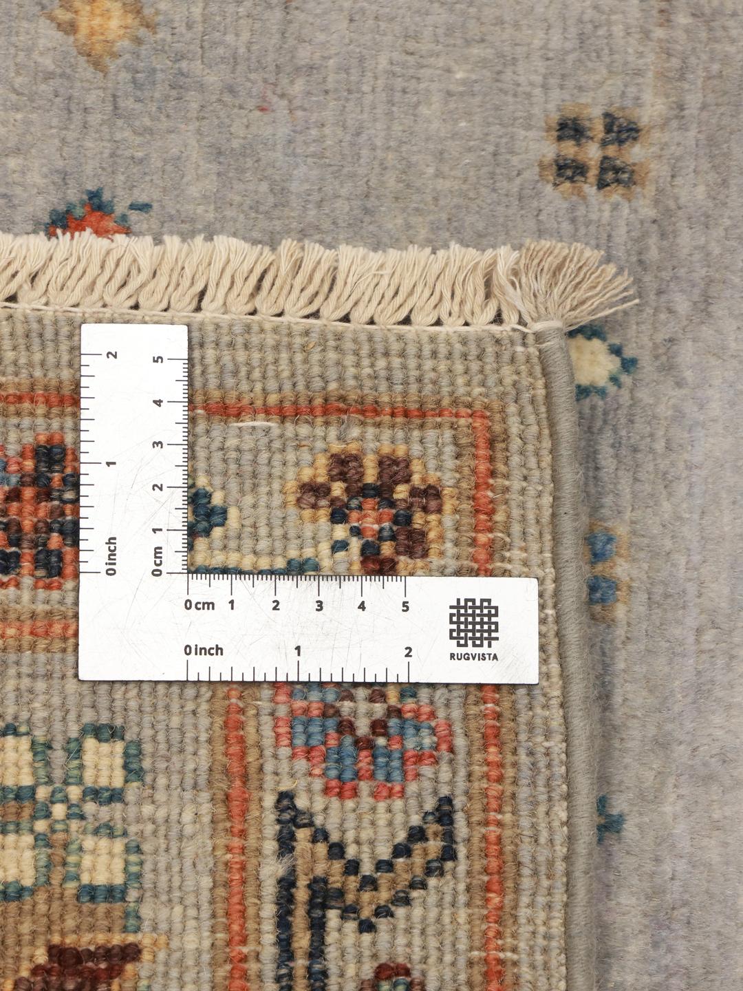 Tapis afghan noué à la main avec un champ bleu clair et des bordures décoratives