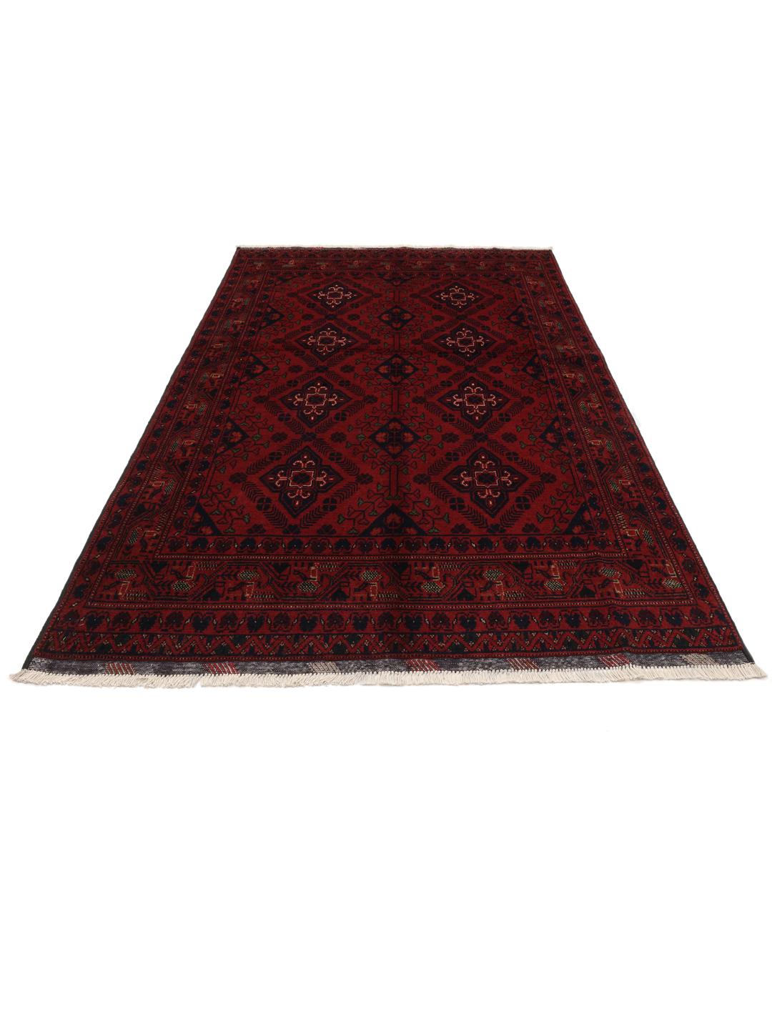 Tapis Afghan Khal Mohammadi noué à la main en rouge profond avec des motifs de médaillons géométriques.