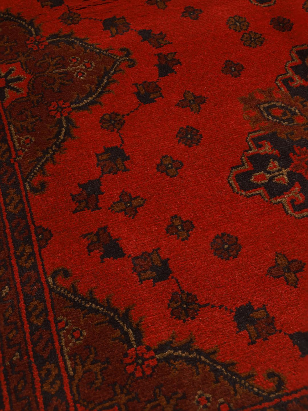Tapis Afghan Khal Mohammadi noué à la main dans des tons rouge profond