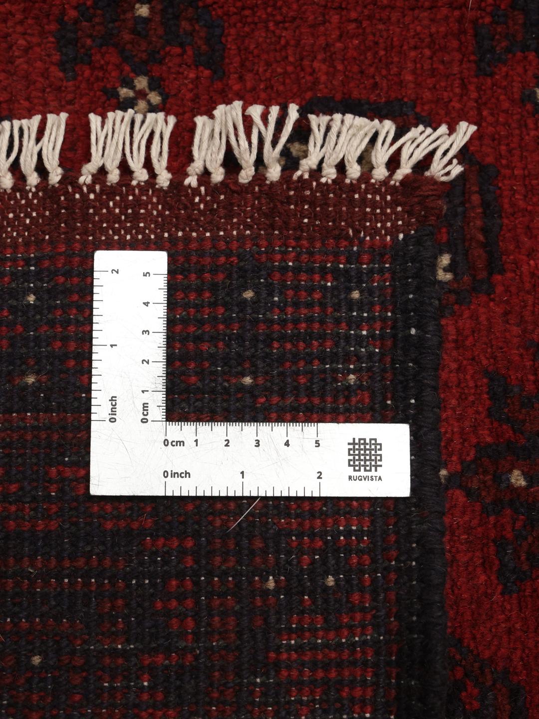 Håndknyttet Afghan Akhche-tæppe i mørkerød med traditionelle geometriske mønstre