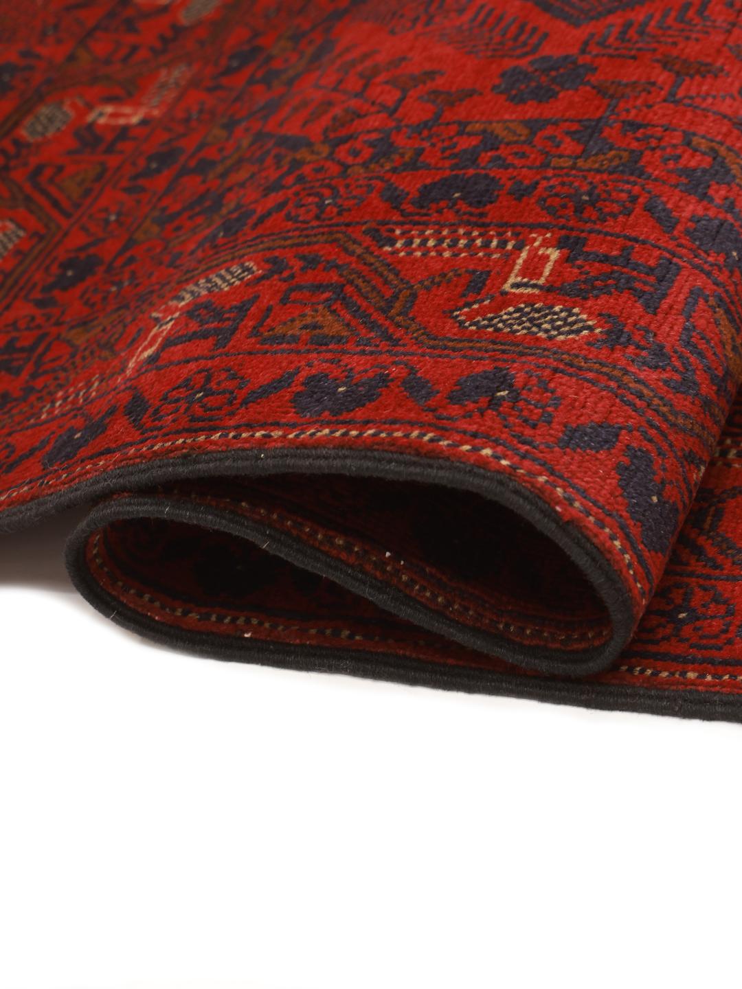 Tapis afghan Khal Mohammadi noué à la main en rouge profond avec des motifs géométriques