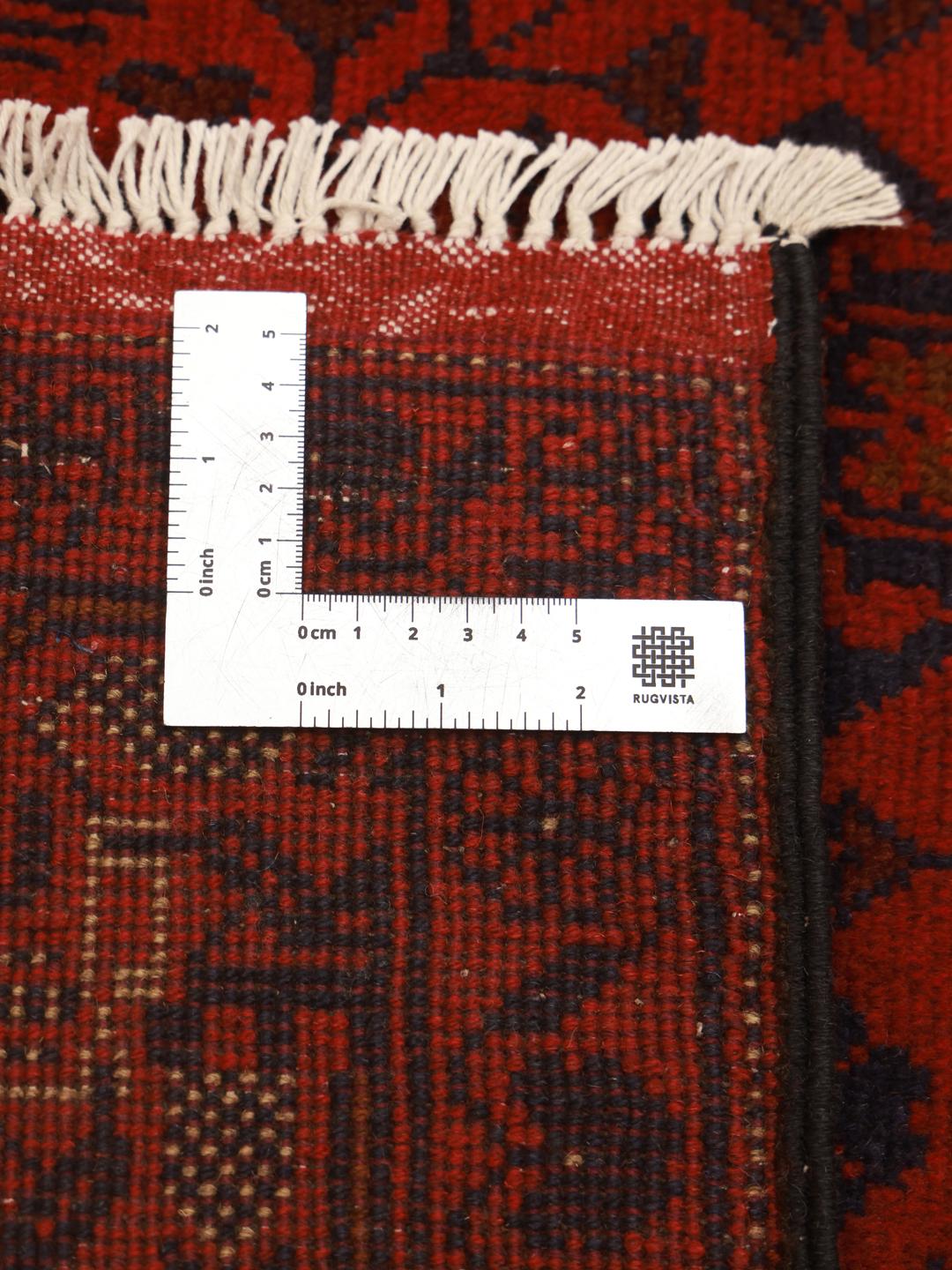 Tapis afghan Khal Mohammadi noué à la main en rouge profond avec des motifs géométriques