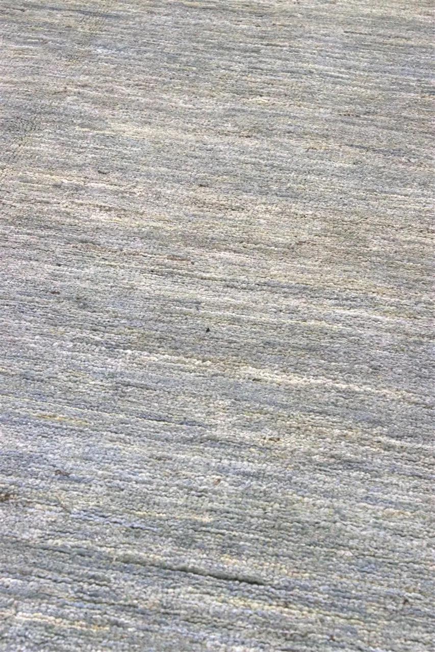 Tapis Gabbeh Modern noué à la main venant d'Afghanistan avec une esthétique douce gris clair