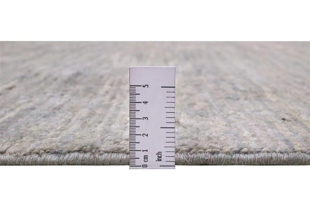 Tapis Gabbeh Modern noué à la main venant d'Afghanistan avec une esthétique douce gris clair