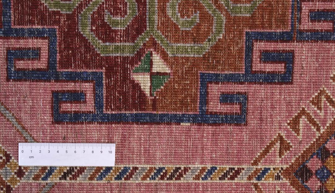 Tapis afghan noué à la main rose avec des motifs géométriques