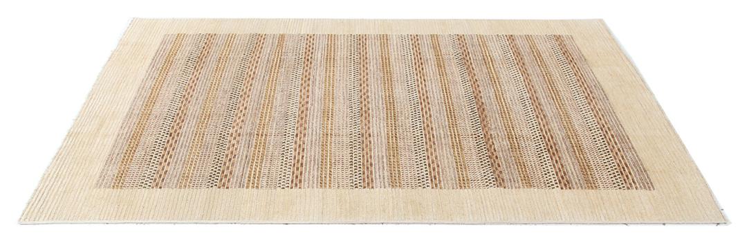 Een rechthoekig Afghaans Gabbeh Modern tapijt met een beige en bruin gestreept patroon.