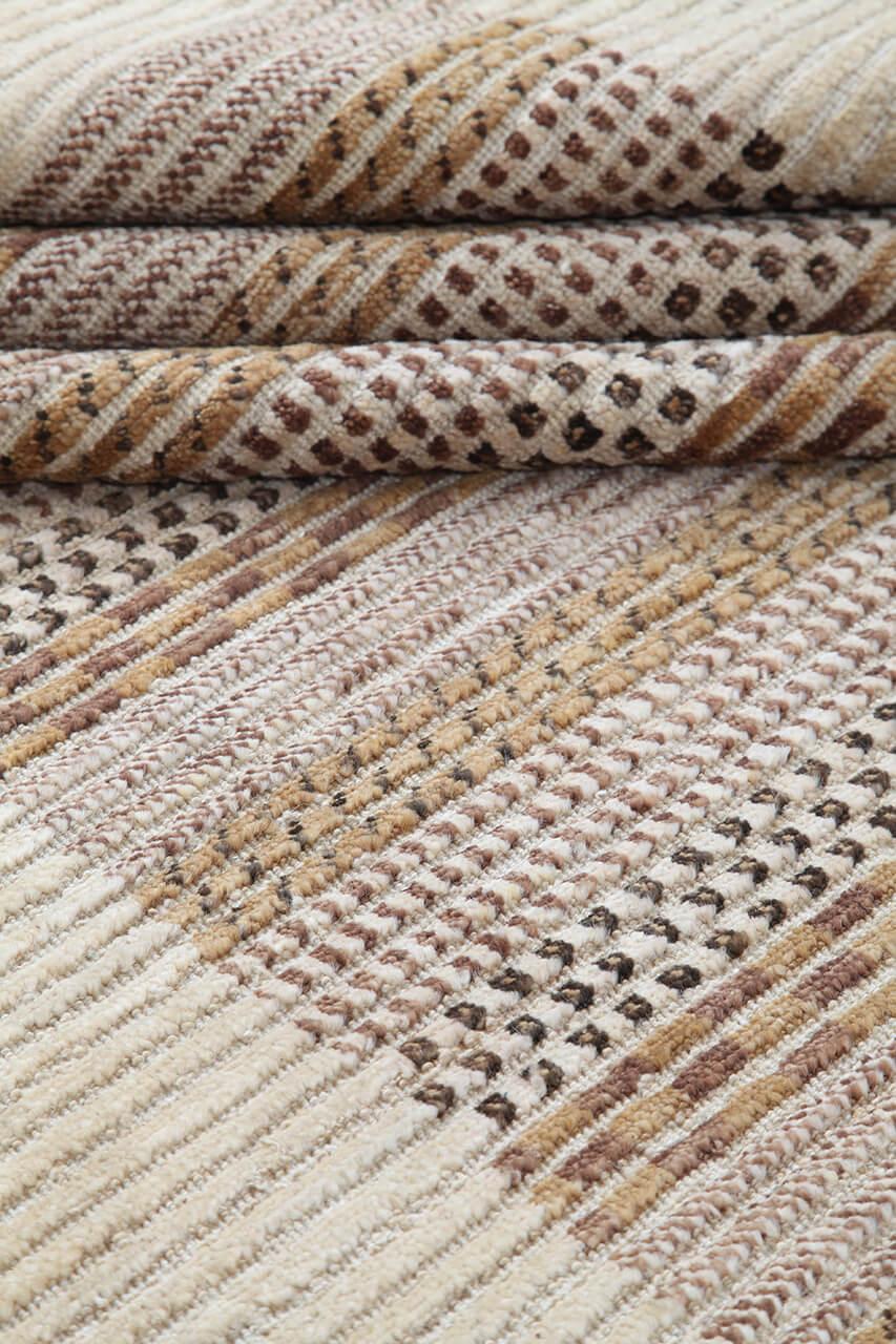Een rechthoekig Afghaans Gabbeh Modern tapijt met een beige en bruin gestreept patroon.