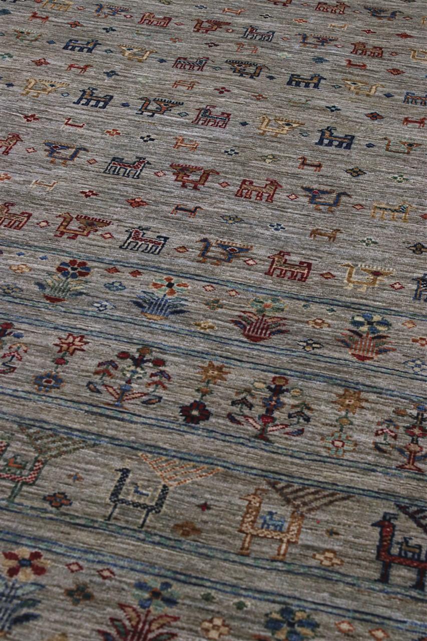 Handgeknoopt Afghaans tapijt met figuratieve motieven in beige en blauwe tinten