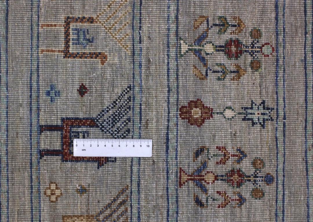 Handgeknoopt Afghaans tapijt met figuratieve motieven in beige en blauwe tinten