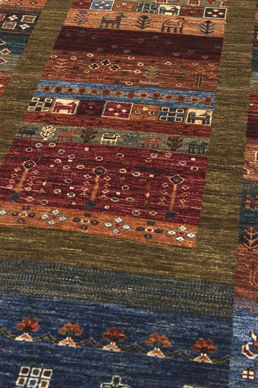 Handgeknoopte multicolor loper uit Afghanistan met geometrische en picturale motieven