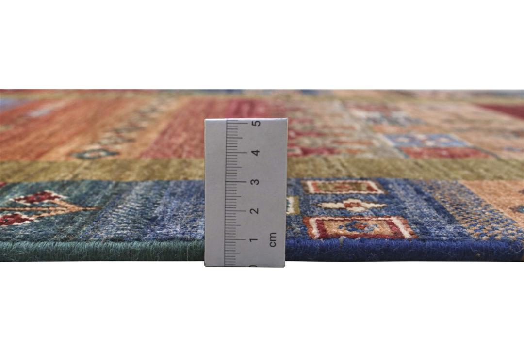 Handgeknoopte multicolor loper uit Afghanistan met geometrische en picturale motieven
