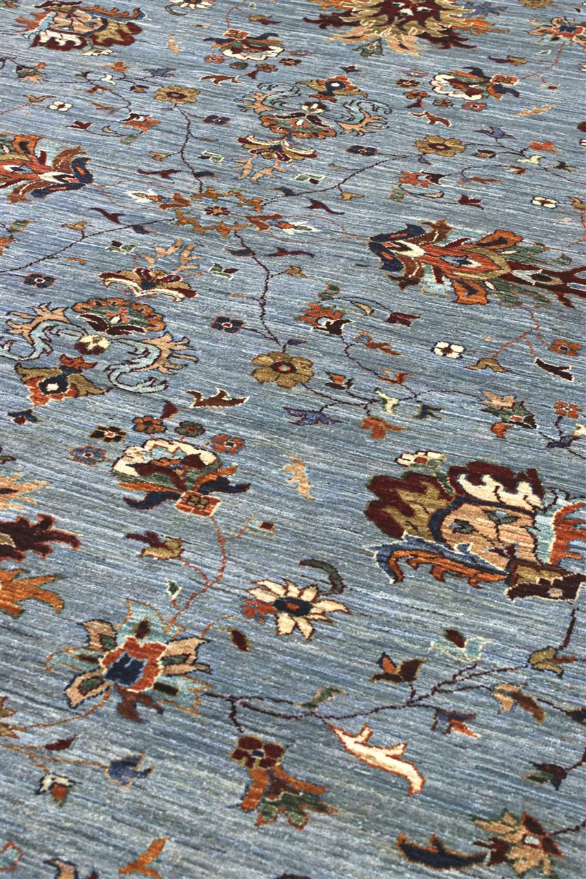 Handgeknoopt Afghaans tapijt met bloemmotieven op een blauw veld