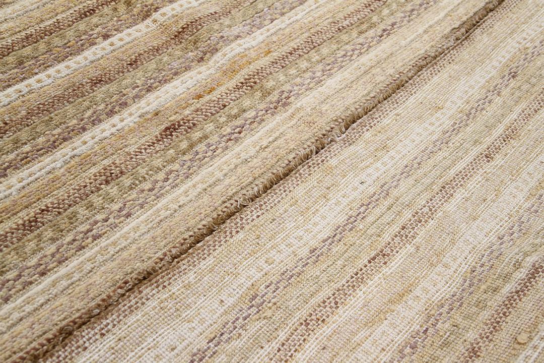 Handgeknoopt Afghaans tapijt in beige tinten met een gestreept ontwerp