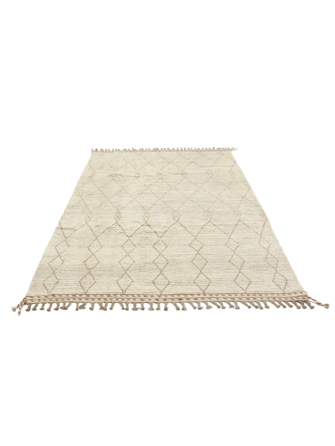 Håndknyttet afghansk tæppe med et geometrisk diamantmønster i beige.