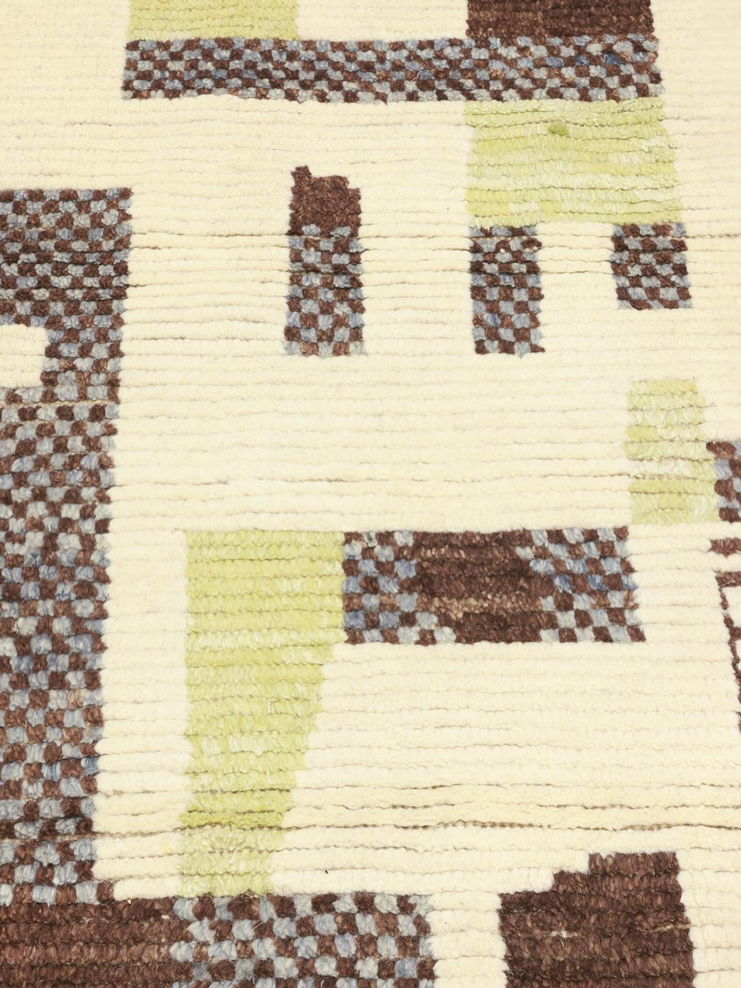 Handgeknoopte loper in Berberstijl uit Afghanistan met een geometrisch beige, bruin en groen patroon