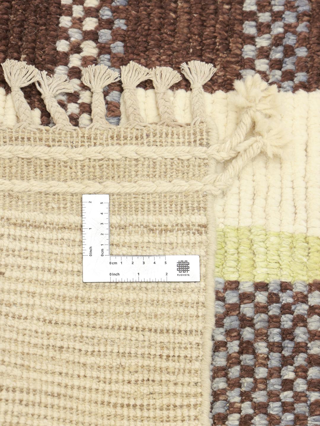 Handgeknoopte loper in Berberstijl uit Afghanistan met een geometrisch beige, bruin en groen patroon