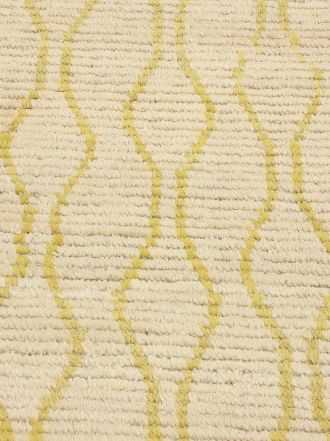 Tapis rond du Moyen-Orient aux tons neutres et motifs organiques