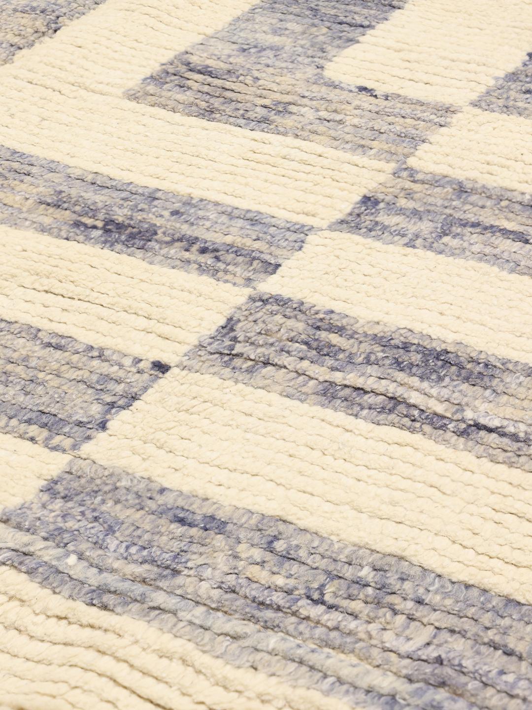 Handgeknoopt Afghaans tapijt met een blauw en beige geometrisch patroon