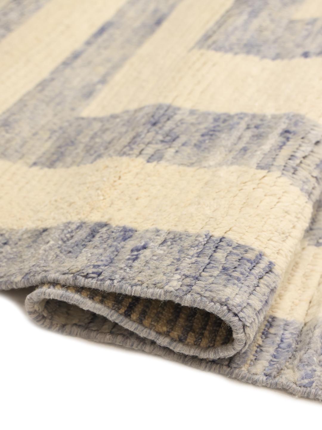 Handgeknoopt Afghaans tapijt met een blauw en beige geometrisch patroon