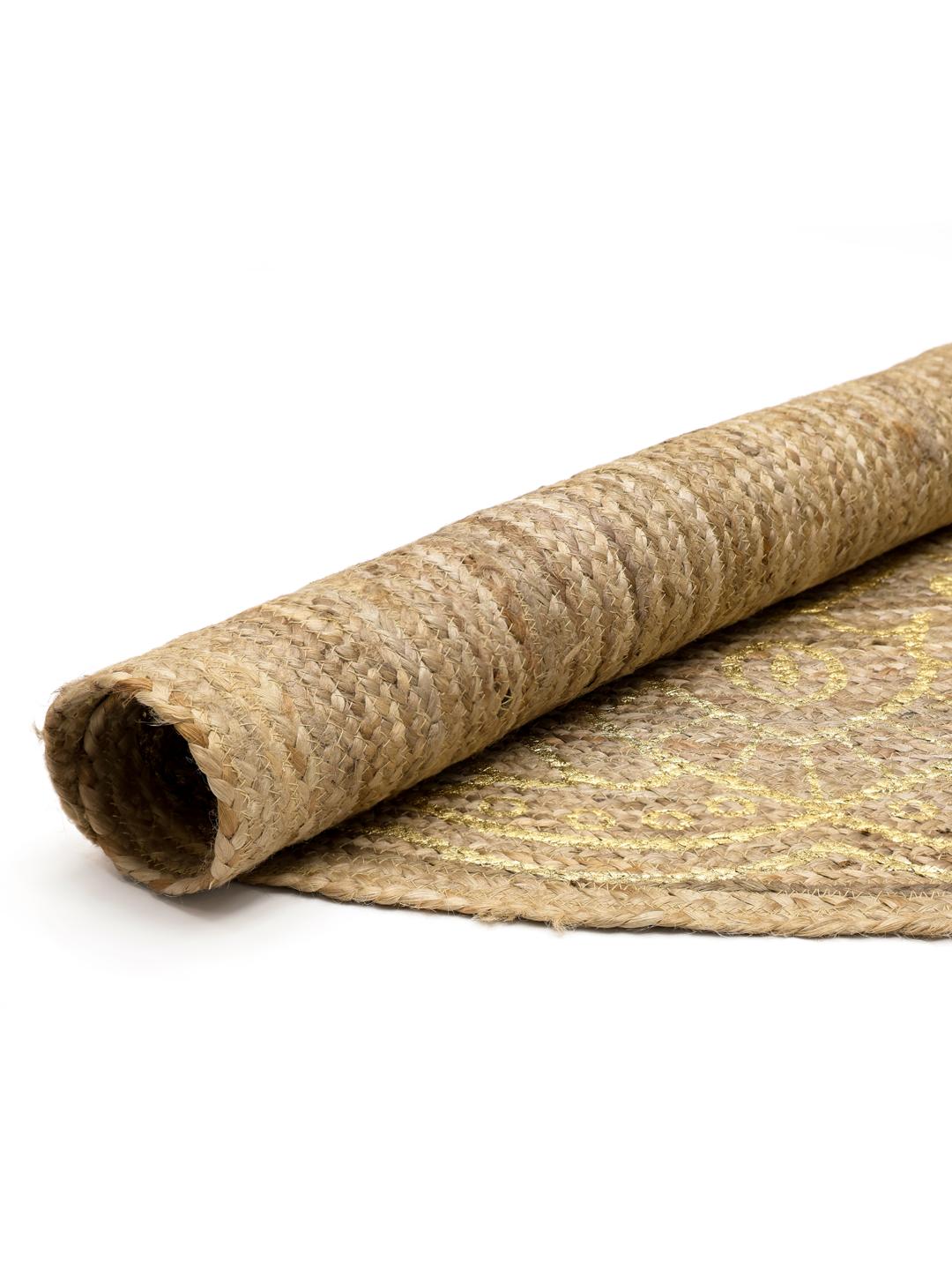 Tapis rond beige et doré avec un motif mandala