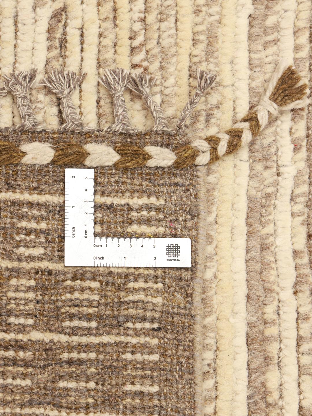 Tapis afghan noué à la main, couleur beige avec un motif décoratif d'inspiration berbère