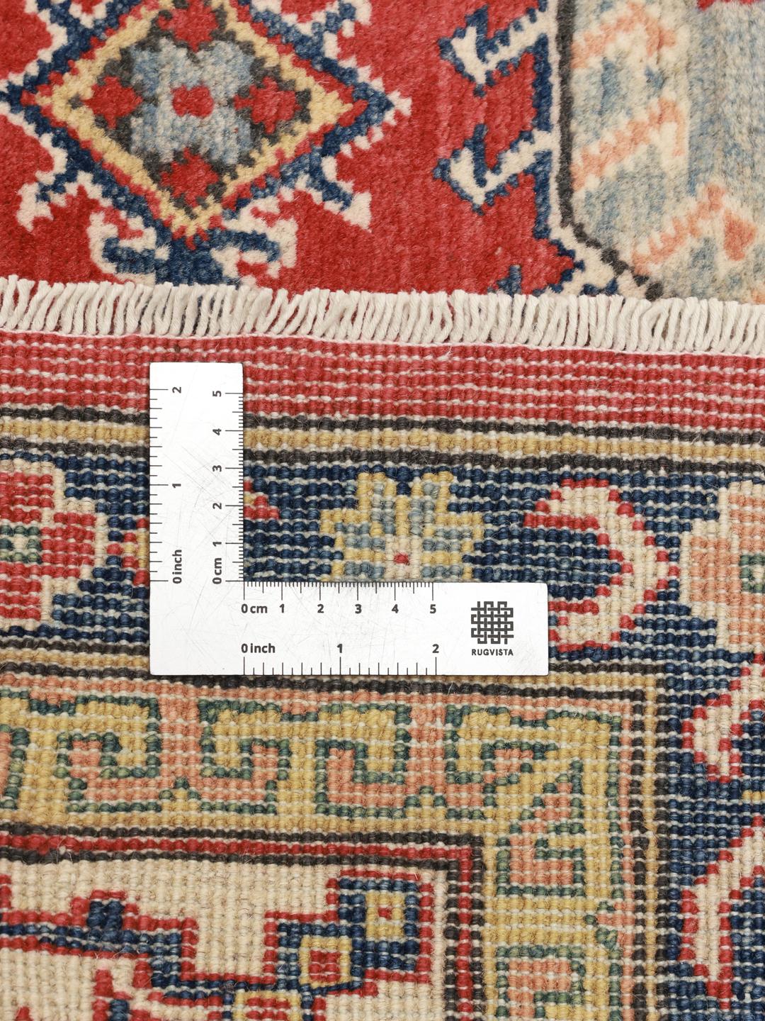 Covor Kazak înnodat manual din Afganistan în tonuri de roșu cu modele geometrice