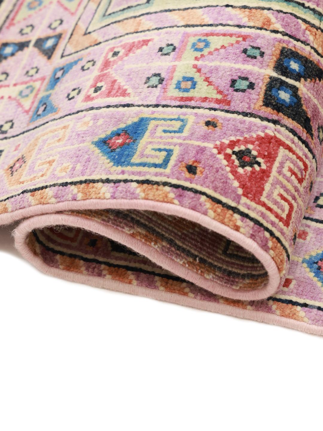 Handgeknüpfter Kazak-Teppich aus Afghanistan in Lila mit geometrischen Mustern