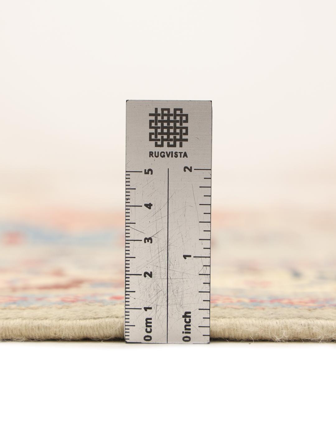 Handgeknoopt Kazak-tapijt uit Afghanistan in beige met levendige geometrische medaillons