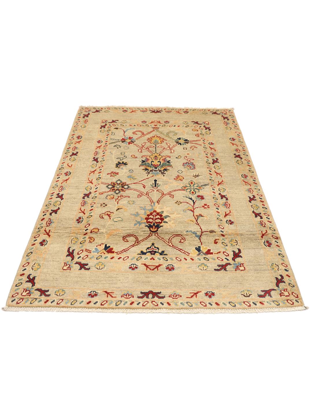 Handgeknoopt Kazak kleed uit Afghanistan met bloemmotieven in beige, rood en blauw.