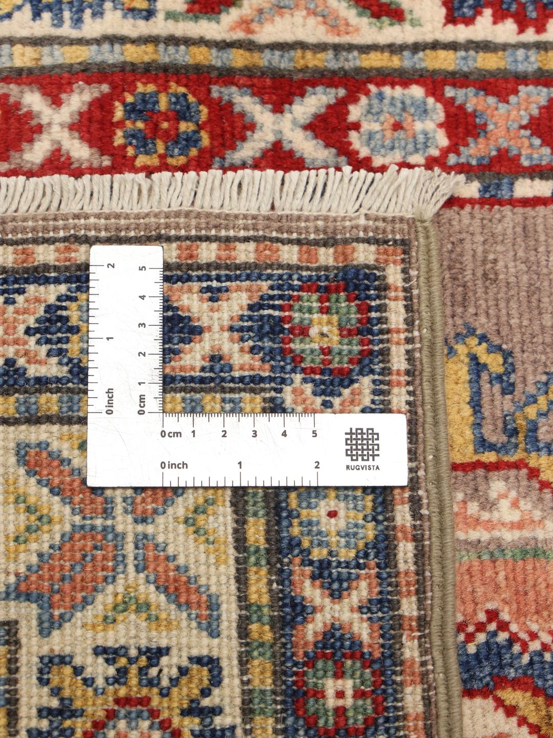 Runner Kazak înnodat manual din Afganistan în culoarea maro cu modele geometrice