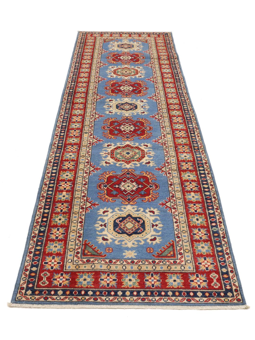 Chemin de table Kazak noué à la main originaire d'Afghanistan avec un champ bleu et des médaillons géométriques