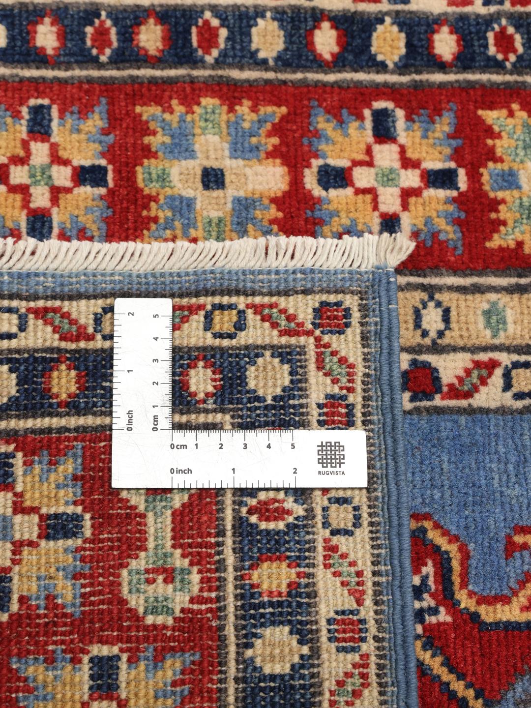 Chemin de table Kazak noué à la main originaire d'Afghanistan avec un champ bleu et des médaillons géométriques