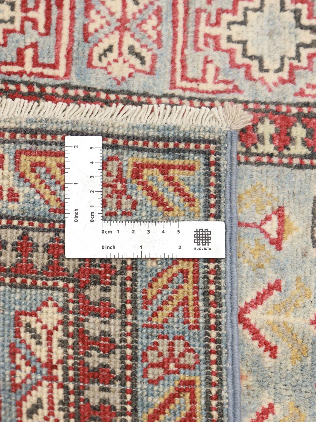 Tapis couloir afghan noué à la main avec des motifs géométriques en bleu et rouge