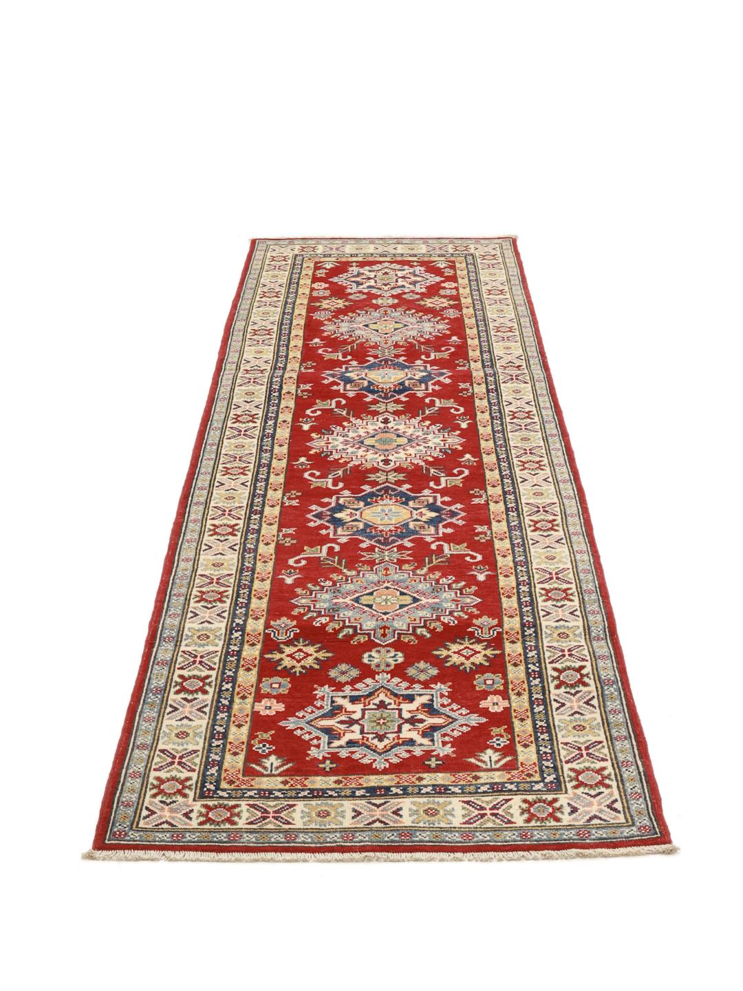 Handgeknüpfter afghanischer Kazak-Läufer in Rot mit geometrischen Motiven
