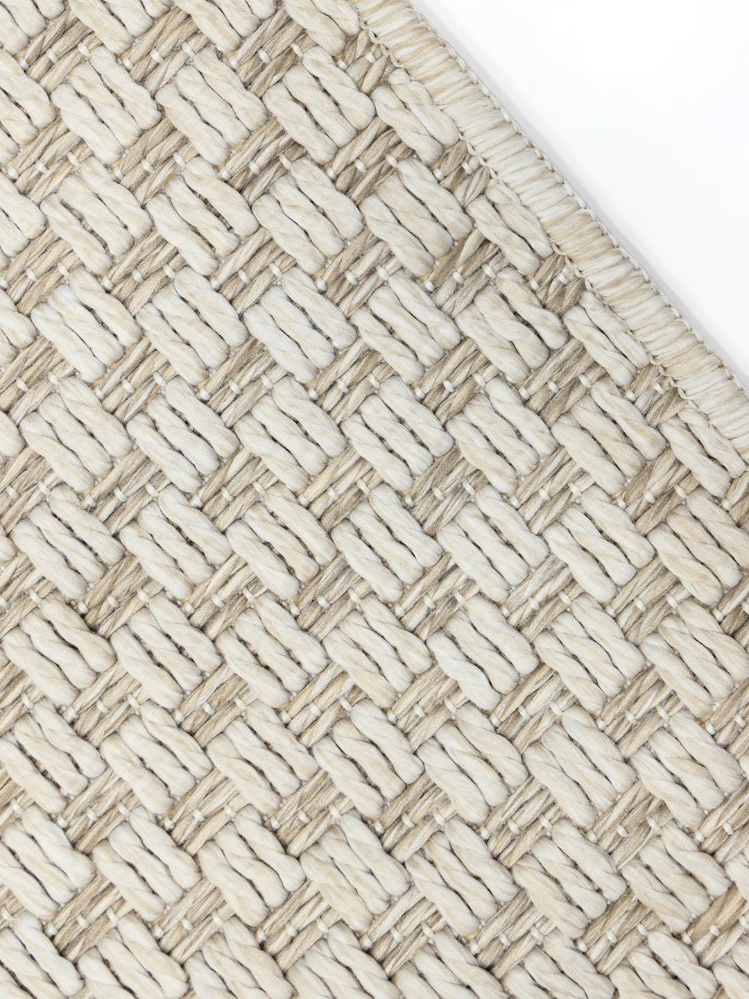 Beige en wit gestructureerd tapijt