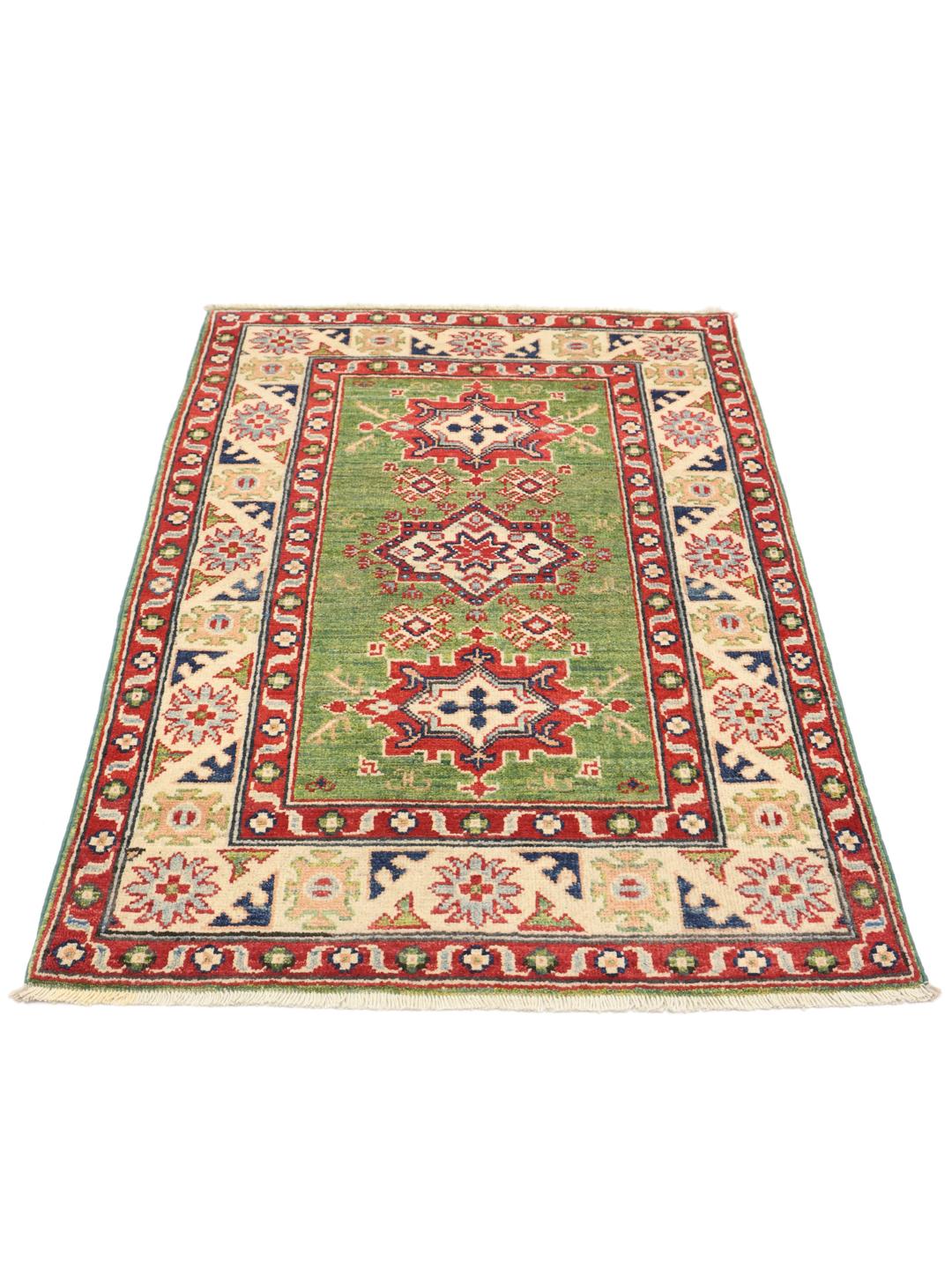 Handgeknüpfter Kazak-Teppich aus Afghanistan mit einem lebendigen grünen Feld und geometrischen Mustern.
