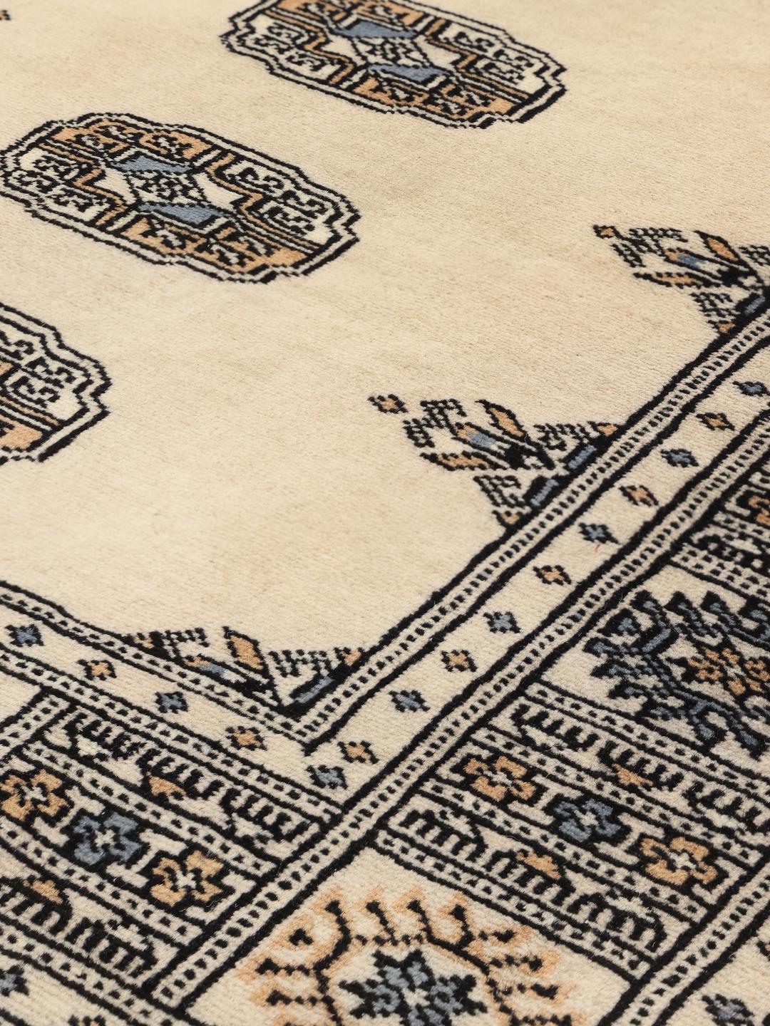Handgeknoopt Pakistan Bokhara tapijt met een beige veld en blauwe en bruine geometrische motieven