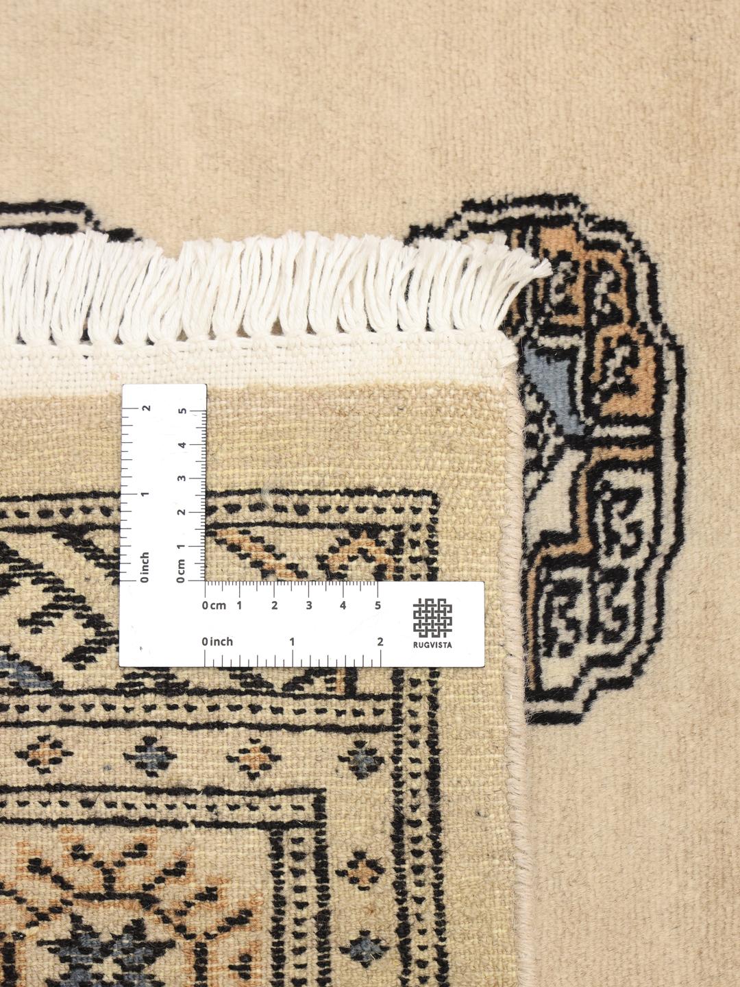 Handgeknoopt Pakistan Bokhara tapijt met een beige veld en blauwe en bruine geometrische motieven